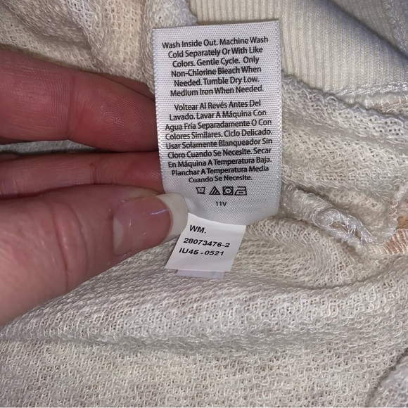 Leopard Print Cream & Tan Crewneck Pullover Top medium 8/10 - Picture 8 of 8